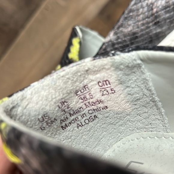 Franco Sarto Leather Sneakers Python Print Gray Green Size 6.5 - Picture 10 of 10